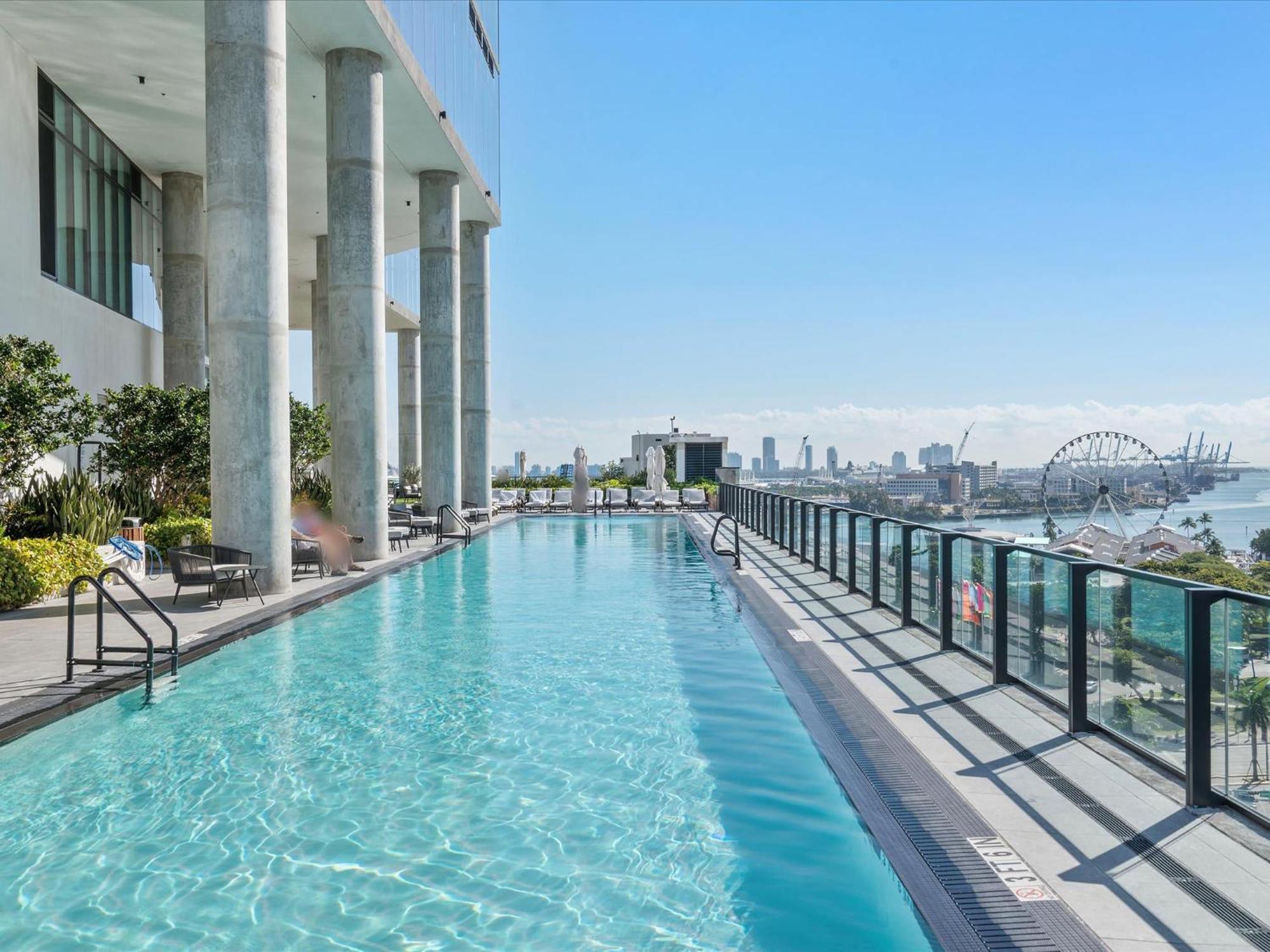 Mvr - Designer With Jaw-dropping Views & Pool Apartamento *